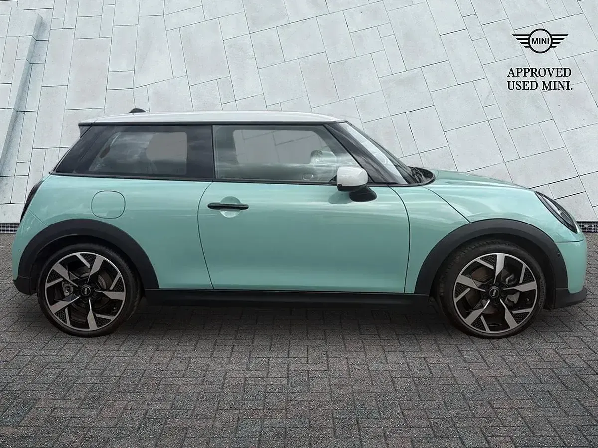 Used Mini Cooper Hatch 154 HP (113 kW) 2024 Green Hatchback