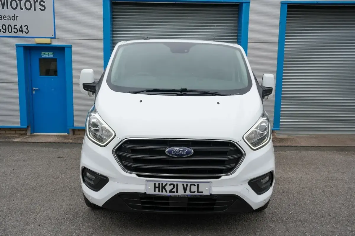 Used Ford Transit Custom Limited 130 HP (95 kW) 2021 White Van
