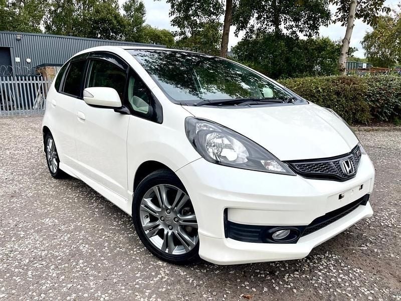 White Used 2011 Honda Jazz Hatchback | £7,699 (Fair price) - Image 1/4