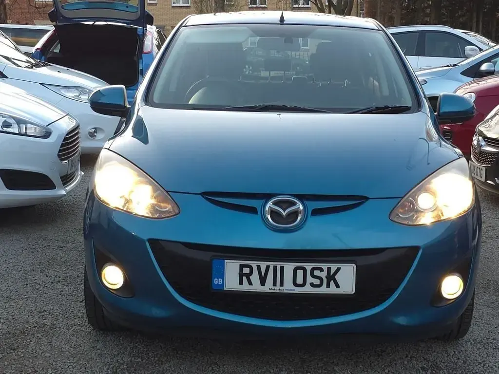 Usado Mazda 2 Inclusive 102 HP (75 kW) 2011 Azul Citadino