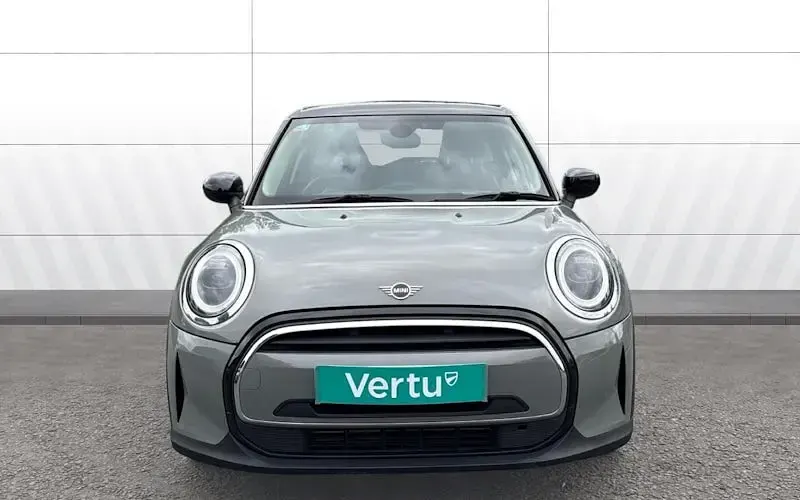 Usado Mini Cooper Classic 136 HP (100 kW) 2022 Cinzento Citadino
