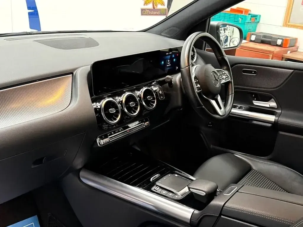 Usado Mercedes B200 Executive 163 HP (119 kW) 2020 Cinzento Monovolume