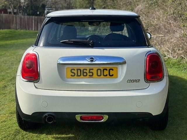 Usado Mini Cooper Hatch 136 HP (100 kW) 2015 Branco Citadino