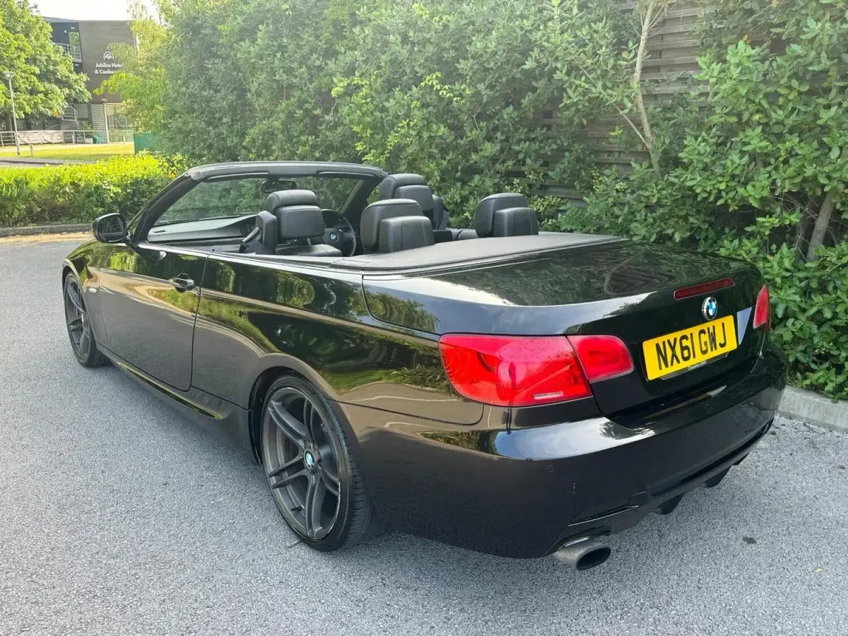 Begagnad BMW 320 Cabriolet Sport Line 2011 Svart Cab