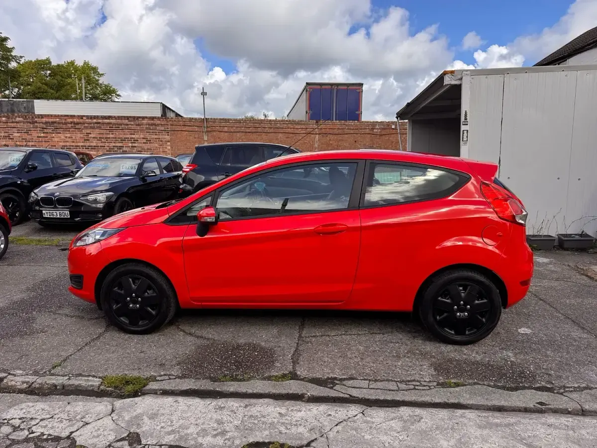 Used Ford Fiesta Style 82 HP (60 kW) 2013 Red Hatchback