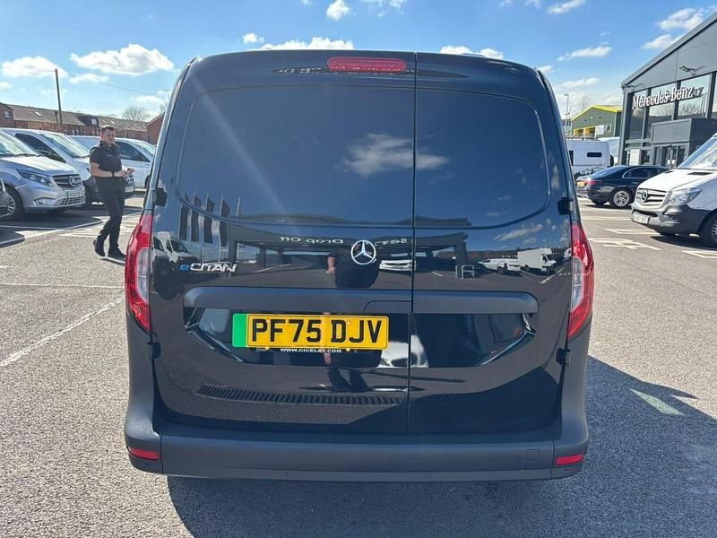 Begagnad Mercedes eCitan 89 kW (122 HK) 2025 Svart Van