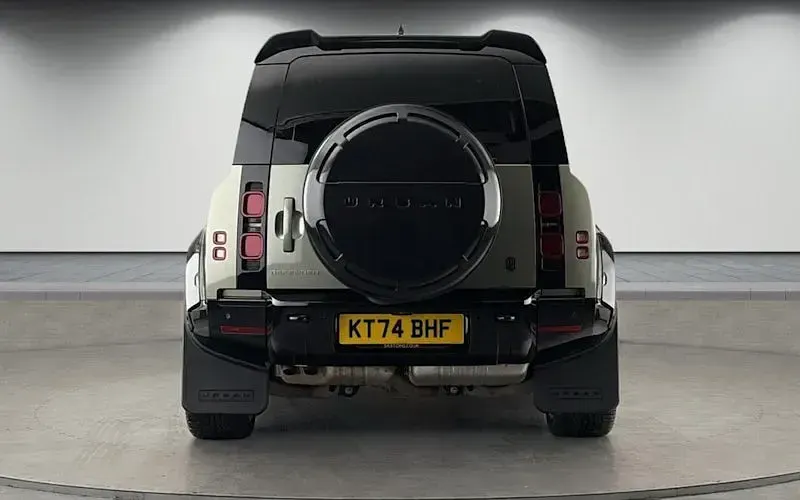 Used Land Rover Defender HSE Dynamic 350 HP (257 kW) 2024 Pangea green SUV