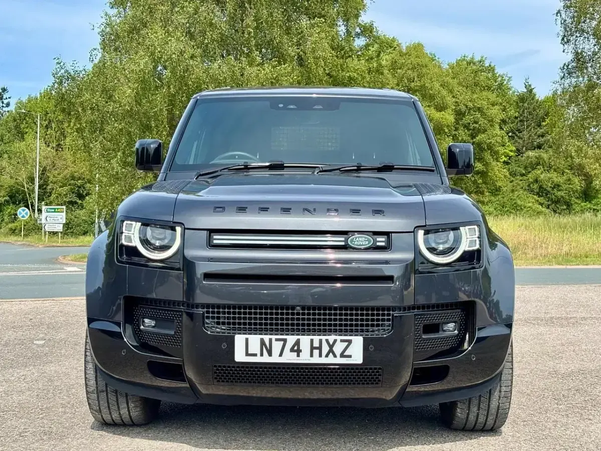 Used Land Rover Defender HSE Dynamic 350 HP (257 kW) 2024 Grey SUV