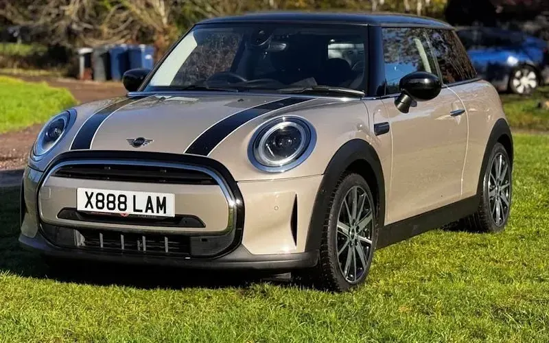 Używany Mini Cooper Classic 136 KM (100 kW) 2022 Szary Hatchback
