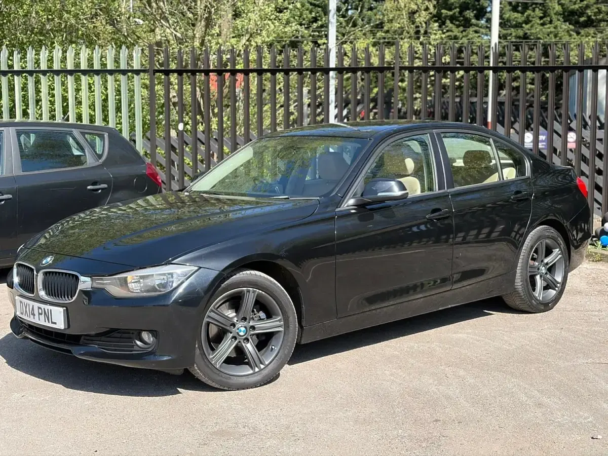 Begagnad BMW 320 2014 Svart Sedan