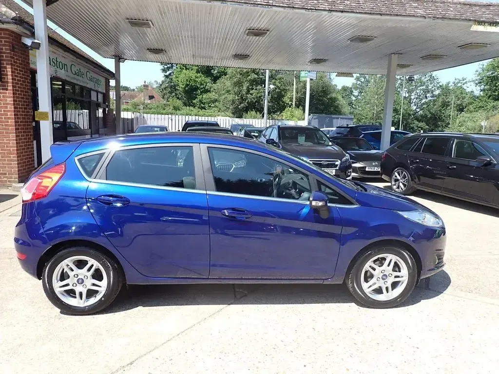 Used Ford Fiesta Zetec 82 HP (60 kW) 2014 Blue Hatchback