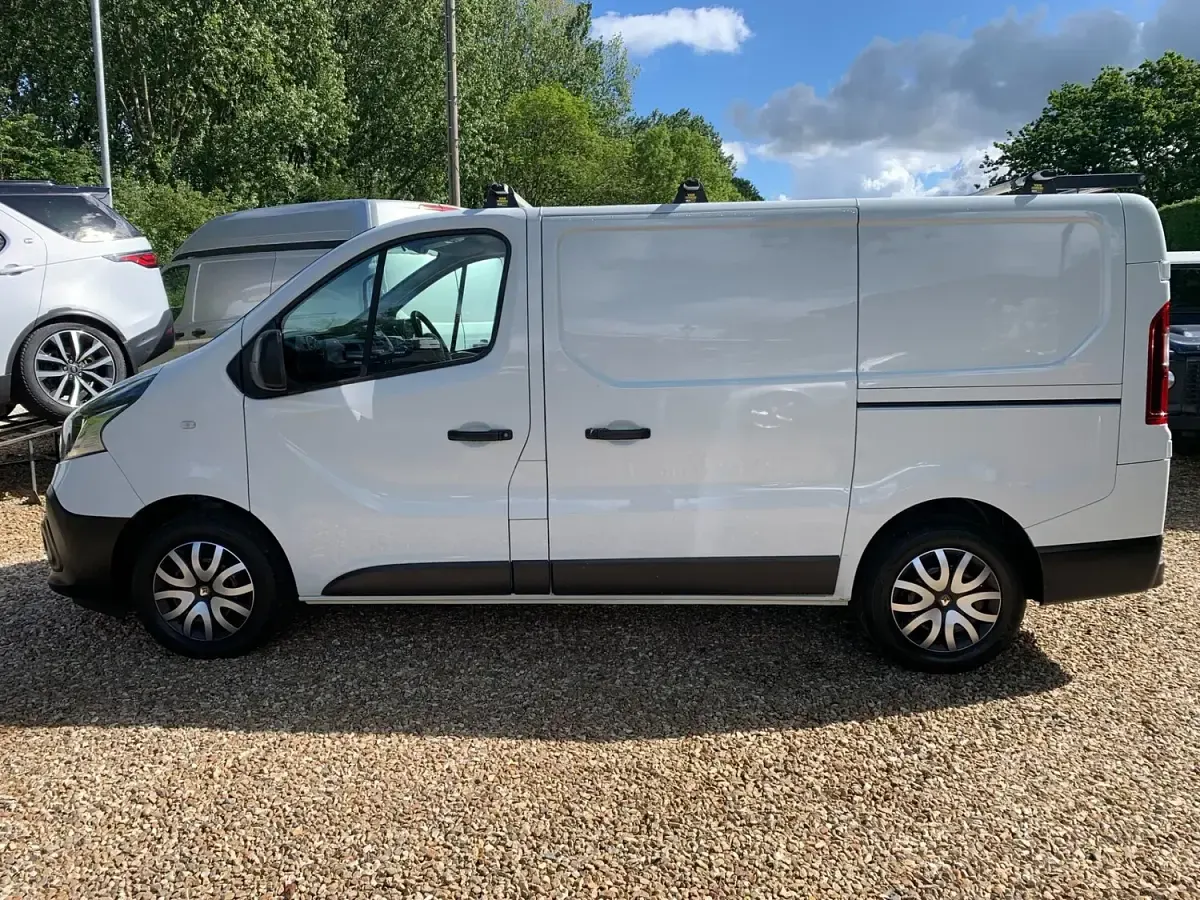 Used Renault Trafic Business 120 HP (88 kW) 2021 White MPV