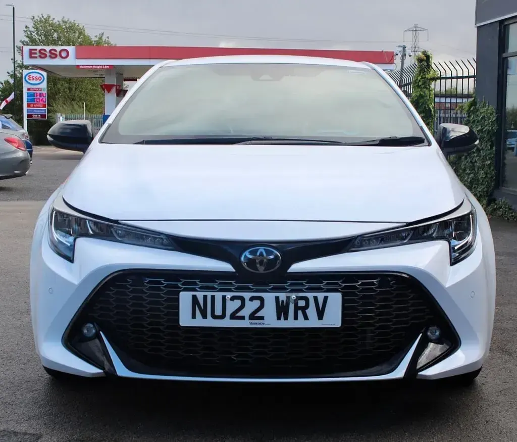 Used Toyota Corolla Sport 122 HP (89 kW) 2022 White Hatchback