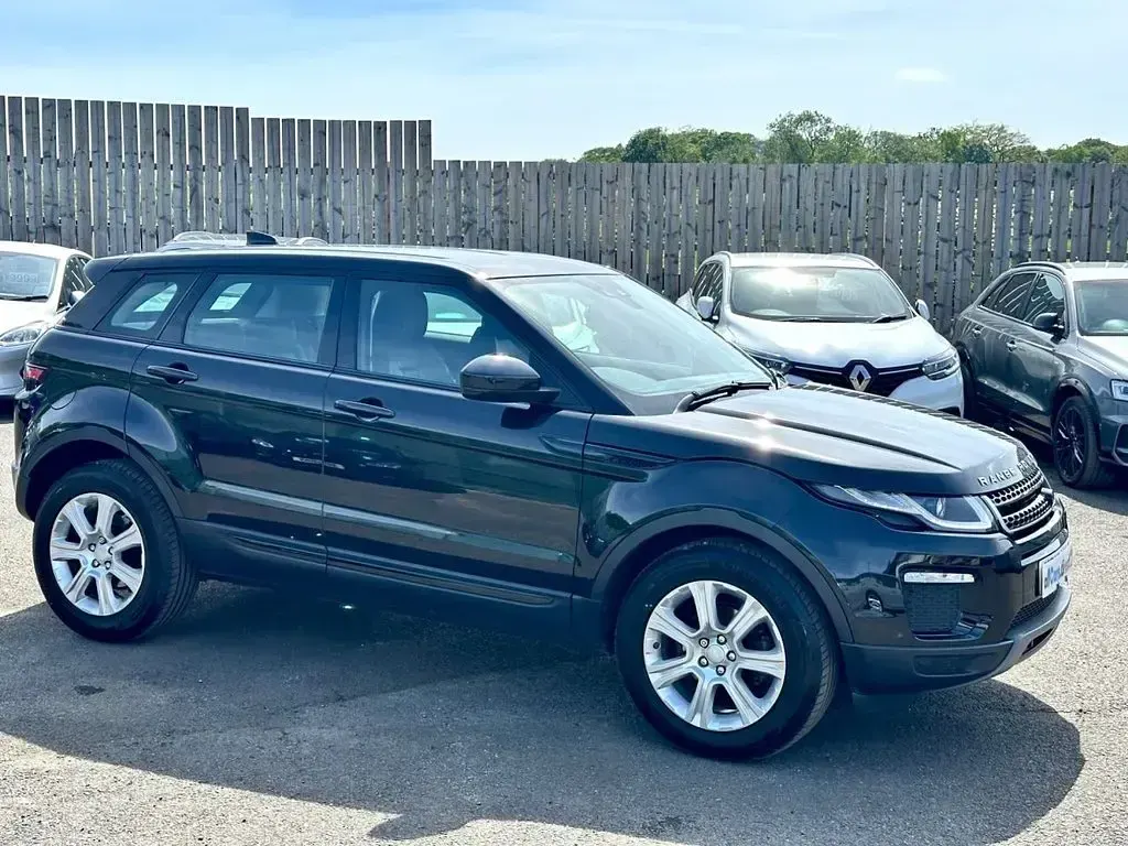 Used Land Rover Range Rover evoque SE 2017 Black Estate