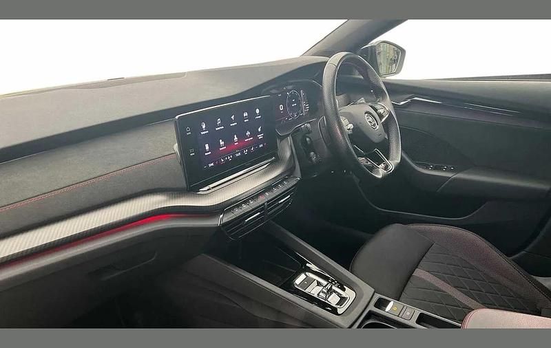 Used Skoda Octavia vRS 241 HP (177 kW) 2023 Green Hatchback