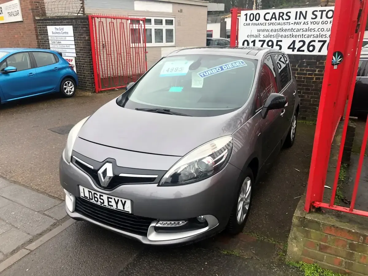 Usado Renault Scénic III LIMITED 110 CV (80 kW) 2015 Gris Monovolumen