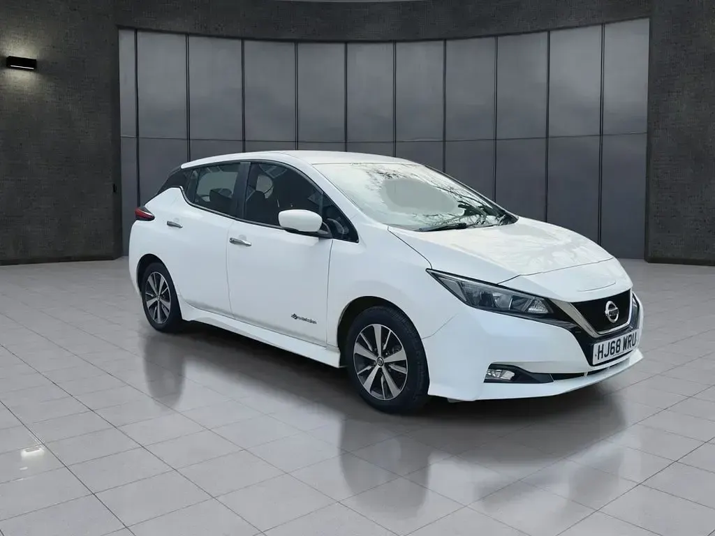 Used Nissan Leaf Acenta 110 kW (150 HP) 2018 White Hatchback