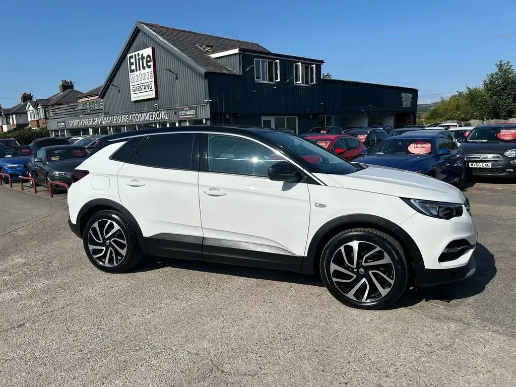 Used Vauxhall Grandland X Elite 130 HP (95 kW) 2019 White SUV