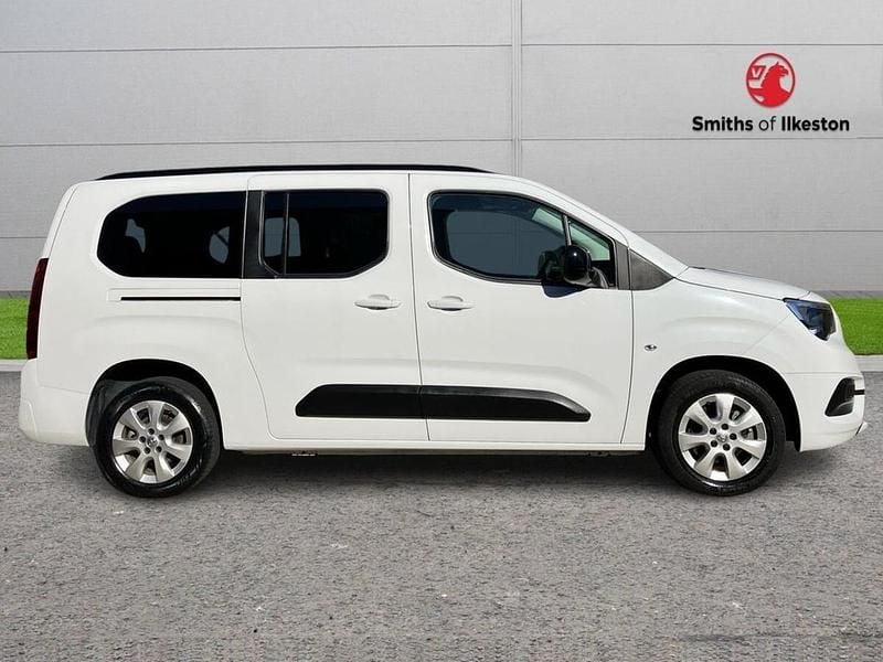 Used Vauxhall Combo Design Edition 98 kW (134 HP) 2024 White MPV