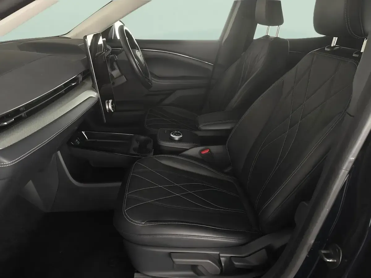 Begagnad Ford Mustang Mach-E Standard Range 197 kW (269 HK) 2021 Svart SUV