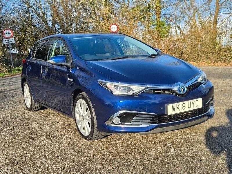 Used Toyota Auris Hybrid 136 HP (100 kW) 2018 Blue Hatchback