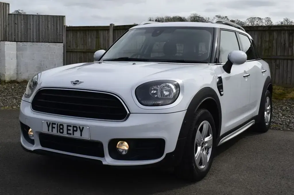 Używany Mini Cooper D 150 KM (110 kW) 2018 Biały Hatchback