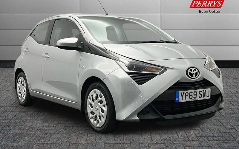 Used Toyota Aygo X-play 72 HP (52 kW) 2020 Hatchback