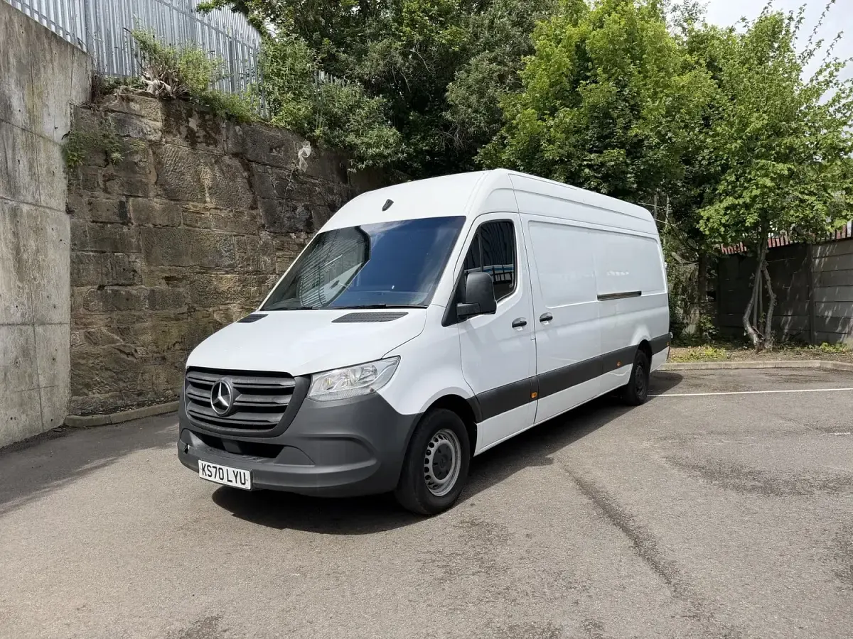Used Mercedes Sprinter Progressive 148 HP (108 kW) 2021 White Van
