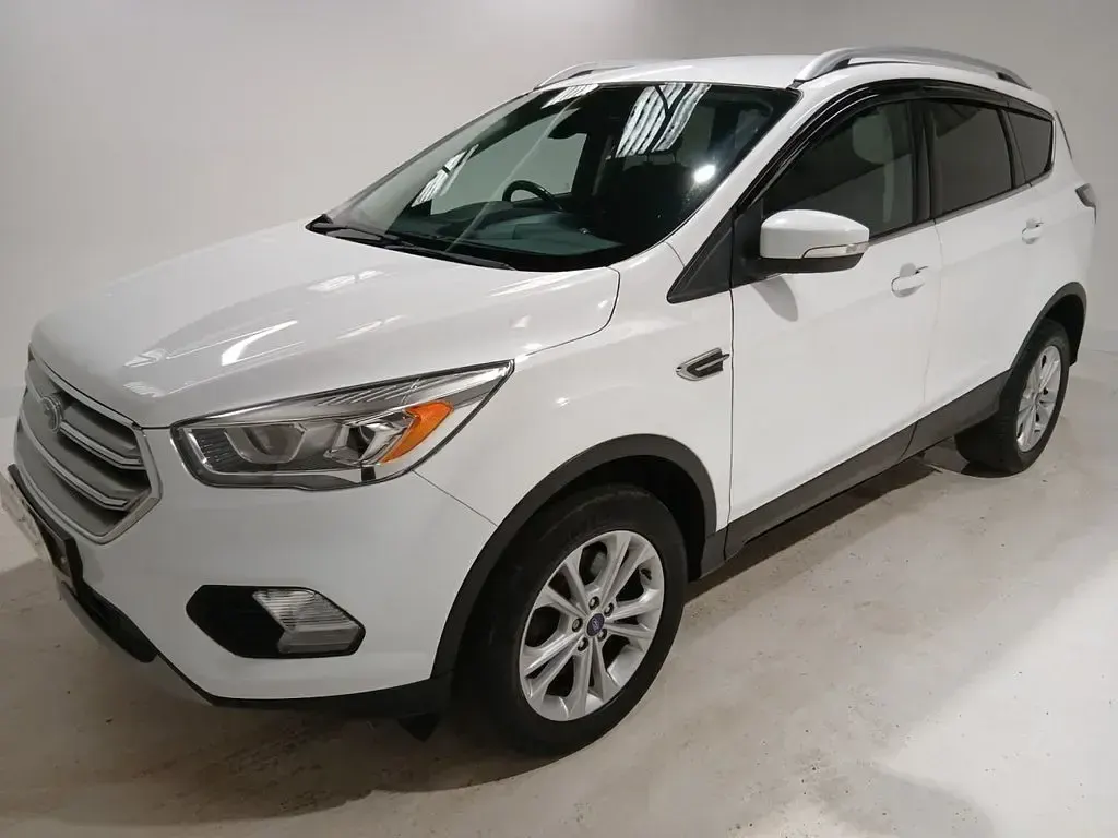 Used Ford Kuga Titanium 120 HP (88 kW) 2017 White SUV