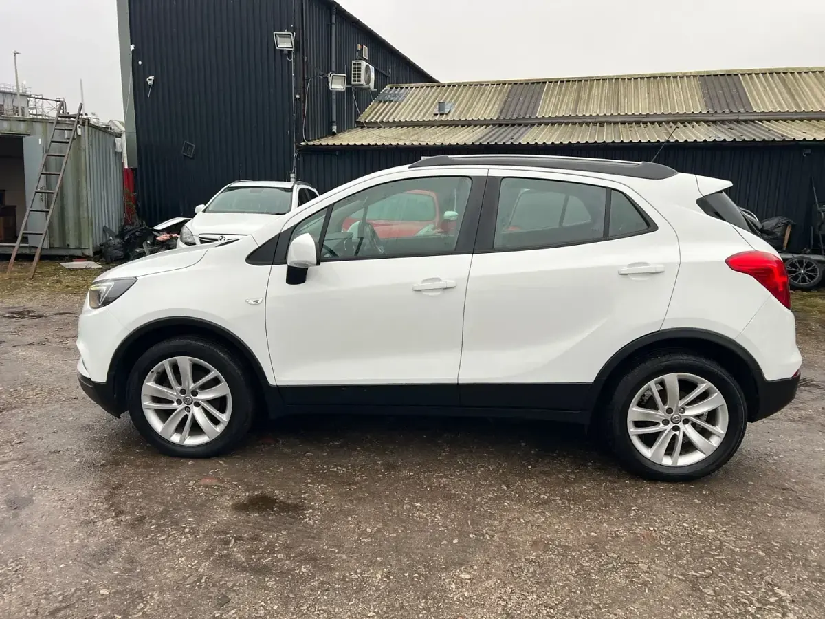 Used Vauxhall Mokka X Active 136 HP (100 kW) 2016 White SUV