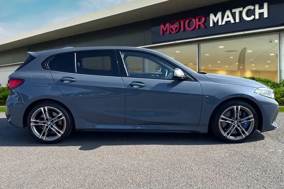 Begagnad BMW M135 2021 Grå Halvkombi