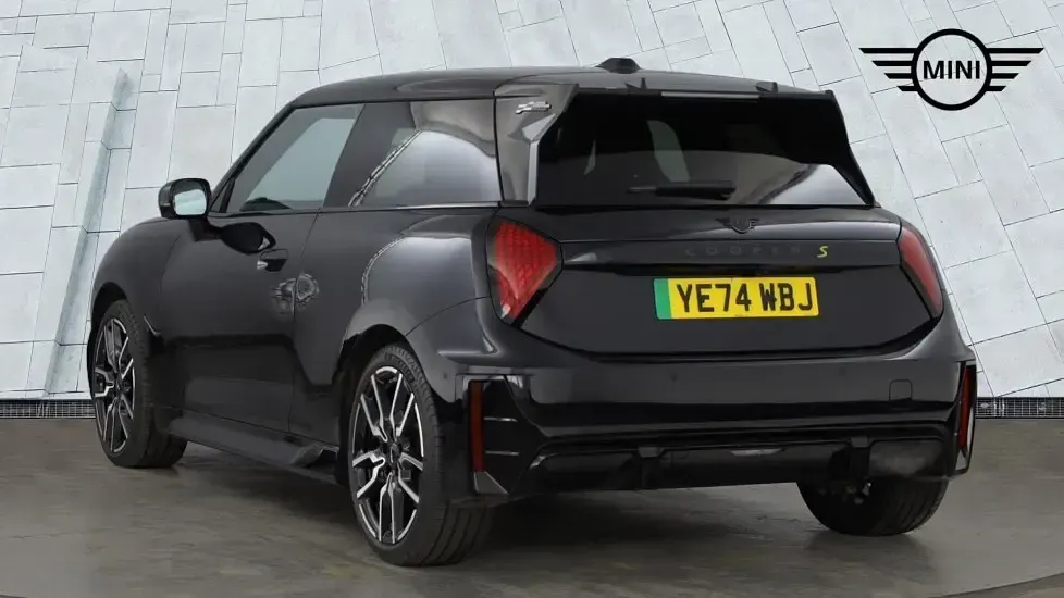 Used Mini Cooper SE Hatch 158 kW (215 HP) 2024 Black Hatchback