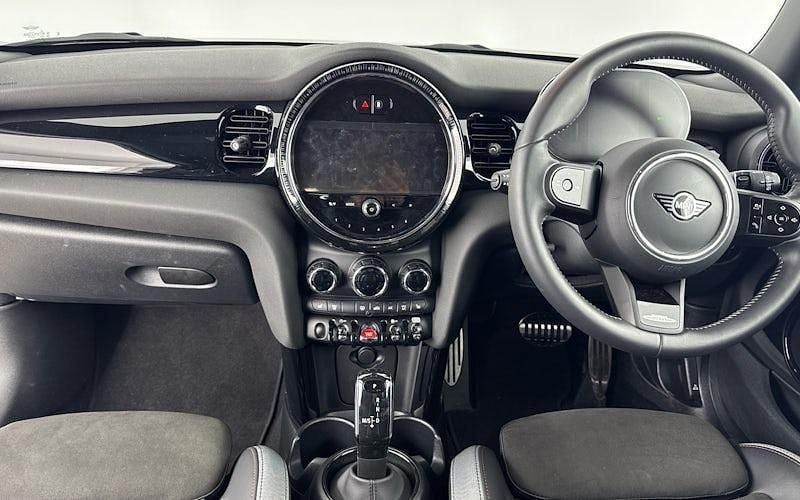 Usado Mini Cooper Premium 136 CV (100 kW) 2023 Blanco Utilitario