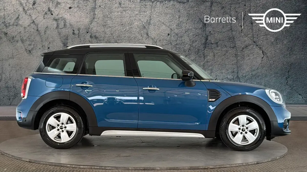 Used Mini Cooper Countryman Classic 134 HP (98 kW) 2019 Blue SUV