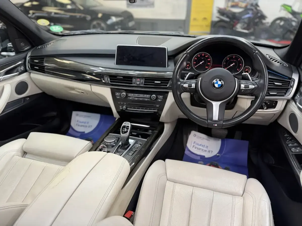 Begagnad BMW X5 M Sport 2017 Svart SUV