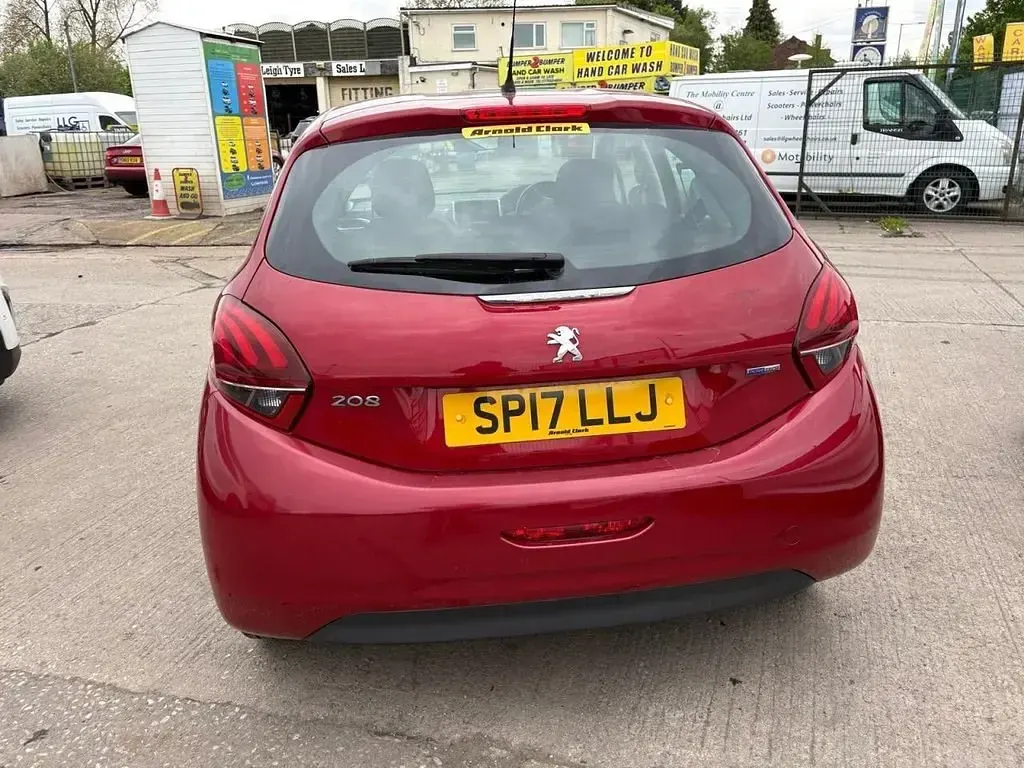 Second-hand Peugeot 208 Active 82 CP (60 kW) 2017 Roșu Hatchback