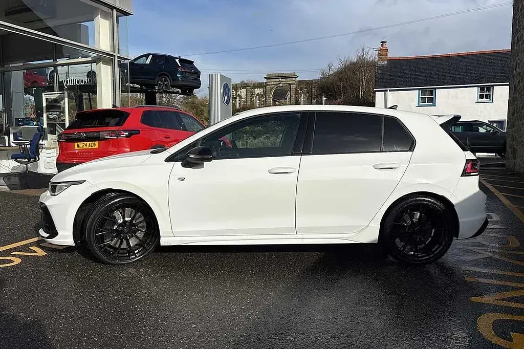 Used VW Golf VIII R 333 HP (244 kW) 2025 White Hatchback