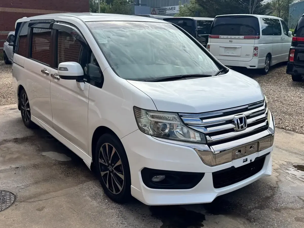 Used Honda Stepwgn Cool 2013 White MPV