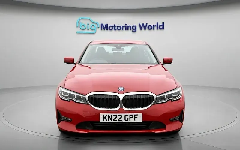 Usado BMW 330e 292 HP (214 kW) 2022 Vermelho Sedan