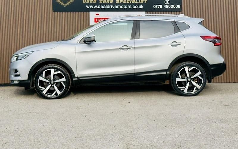Used Nissan Qashqai Tekna 131 HP (96 kW) 2017 Silver SUV