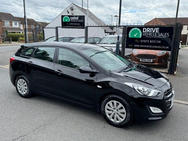 Black Used 2016 Hyundai i30 Estate | £4,395 (Fair price) - Image 1/3