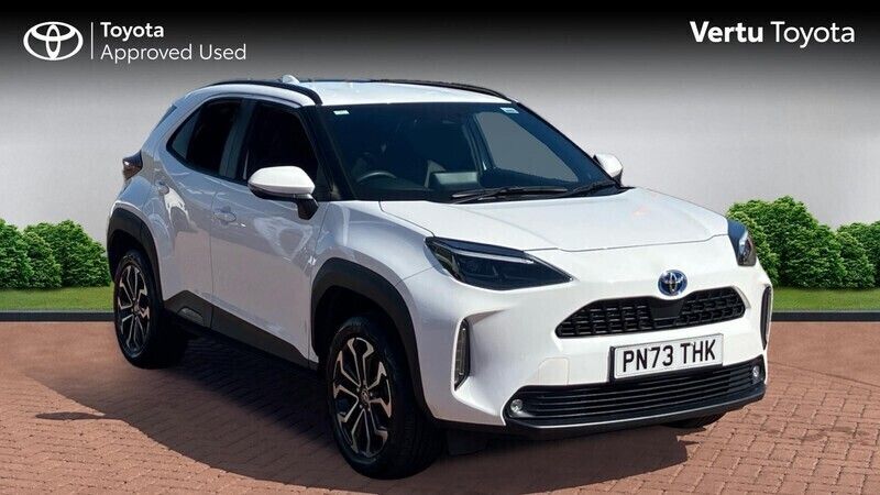 Used 2023 Toyota Yaris Hybrid Design Estate | £20,832 (Good price) - Image 1/4
