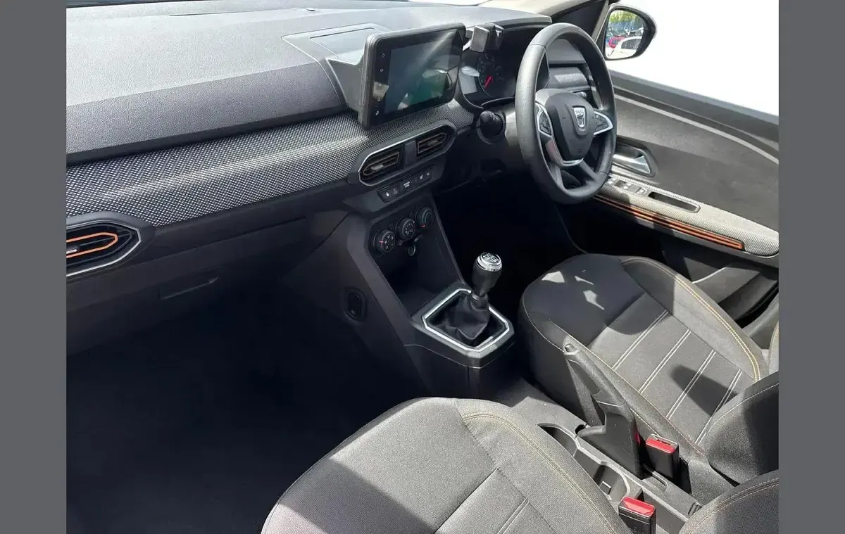 Used Dacia Sandero Comfort 90 HP (66 kW) 2022 White Hatchback