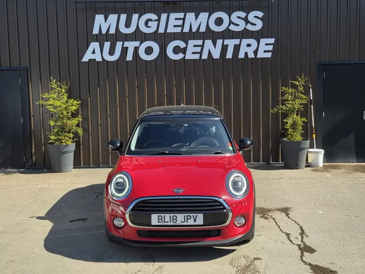 Używany Mini Cooper Hatch 2018 Czerwony Hatchback