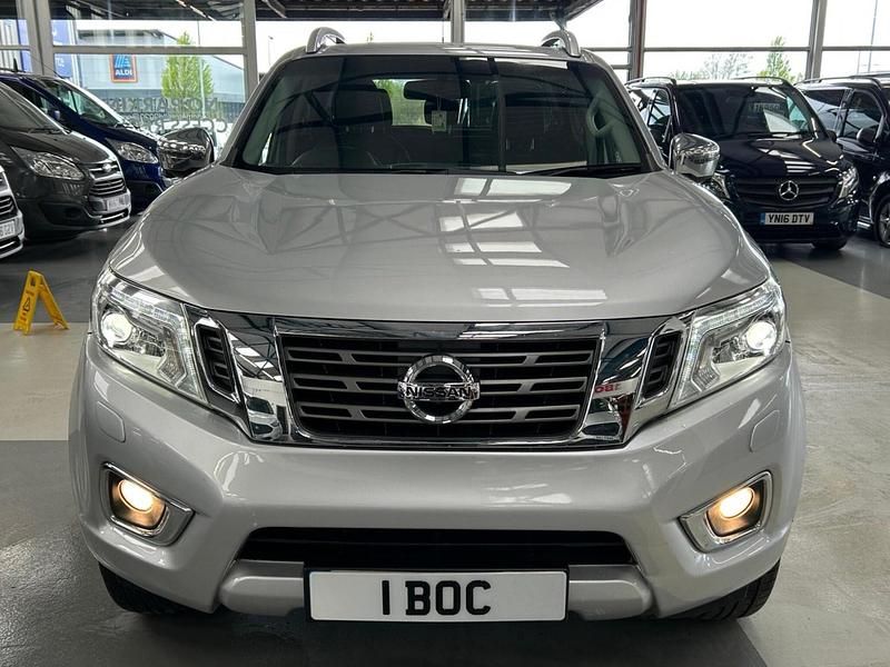 Usado Nissan Navara Tekna 190 HP (139 kW) 2018 Prateado Pickup