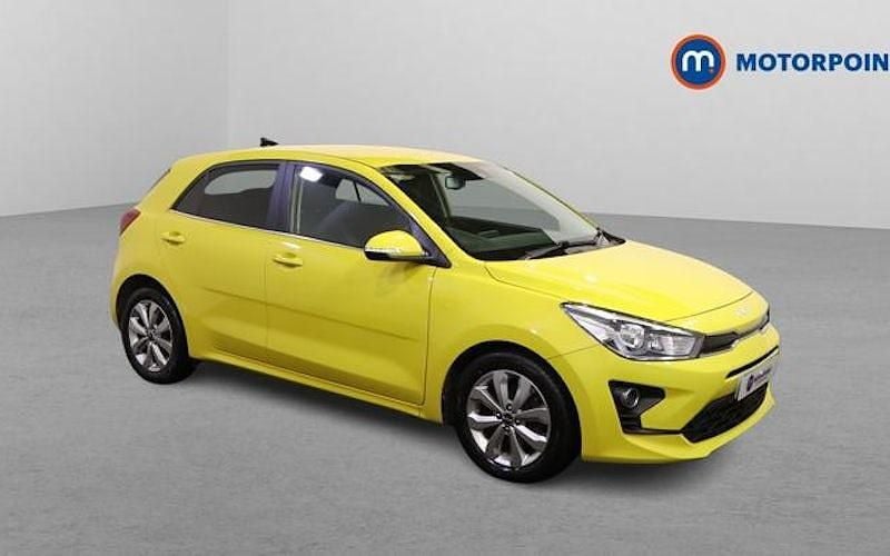 Used Kia Rio 120 HP (88 kW) 2021 Yellow Hatchback