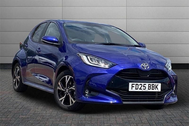 Blue New 2025 Toyota Yaris Hybrid Design Hatchback | £22,995 (Good price) - Image 1/3