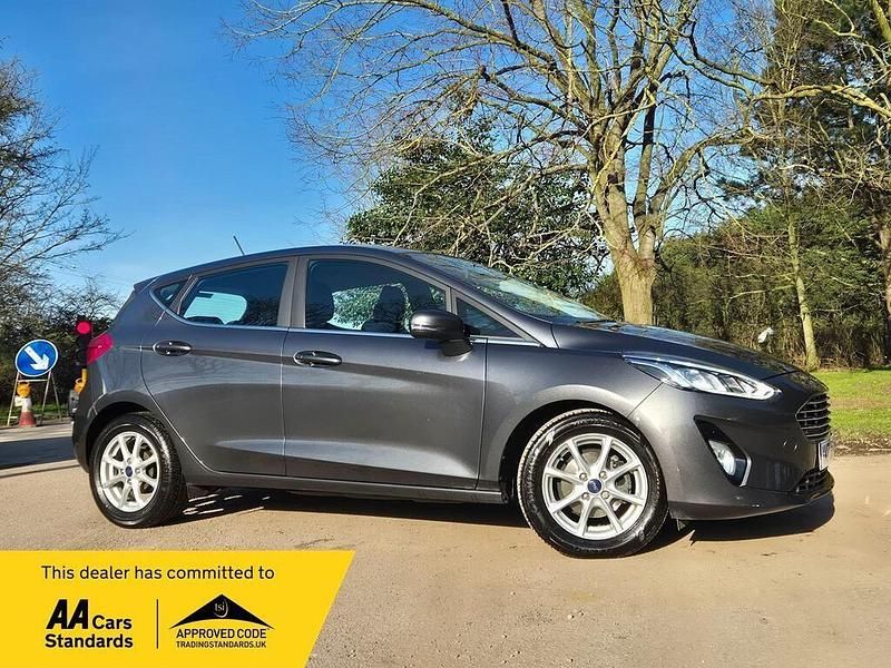 Used Ford Fiesta Zetec 100 HP (73 kW) 2017 Grey Hatchback