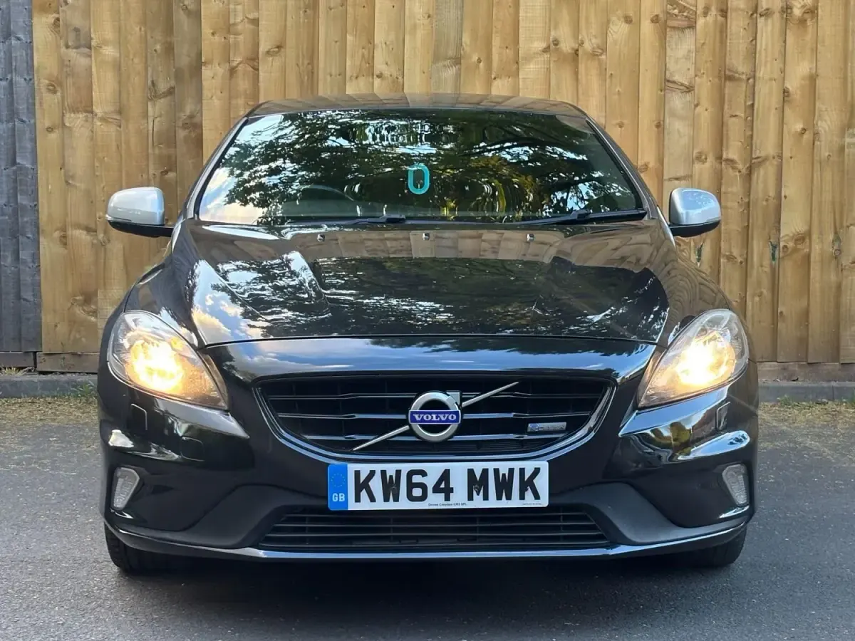 Usado Volvo V40 R-Design 115 CV (84 kW) 2015 Negro Utilitario