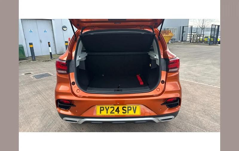 Usado MG ZS Exclusive 106 HP (77 kW) 2024 Laranja Sedan